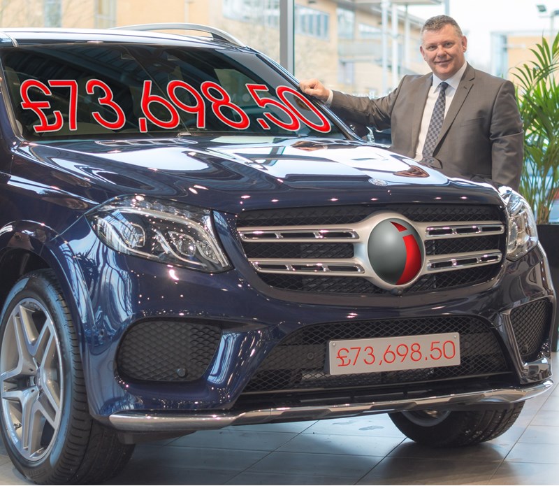 James Brearley marks Inchcape Retail's fundraising achievement for Macmillan in 2016 James Brearley marks Inchcape Retail's fundraising achievement for Macmillan in 2016