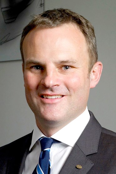 Simon Hetherington, kia